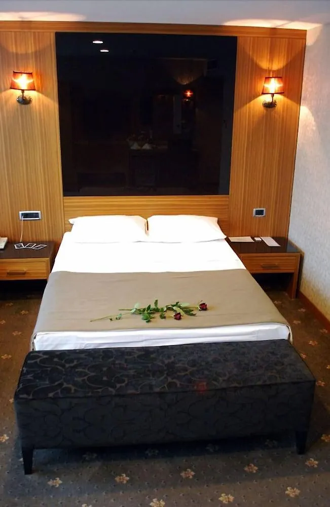 Monaco Hotel Istanbul 4*,